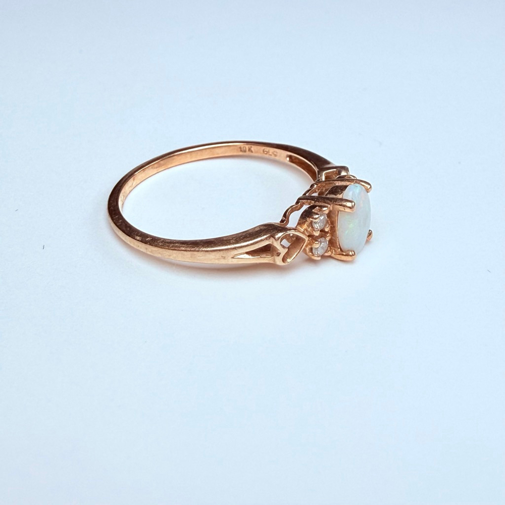 10K Solid Yellow Gold Milky White Opal & Real Diamond Leer Gem Vintage Ring - Picture 2 of 9